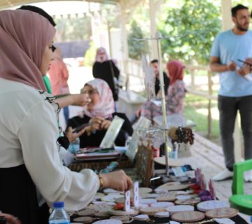 اختتام بازار للاعمال اليدوية والفنية المقام على حدائق كلية مدينة العلم الجامعة